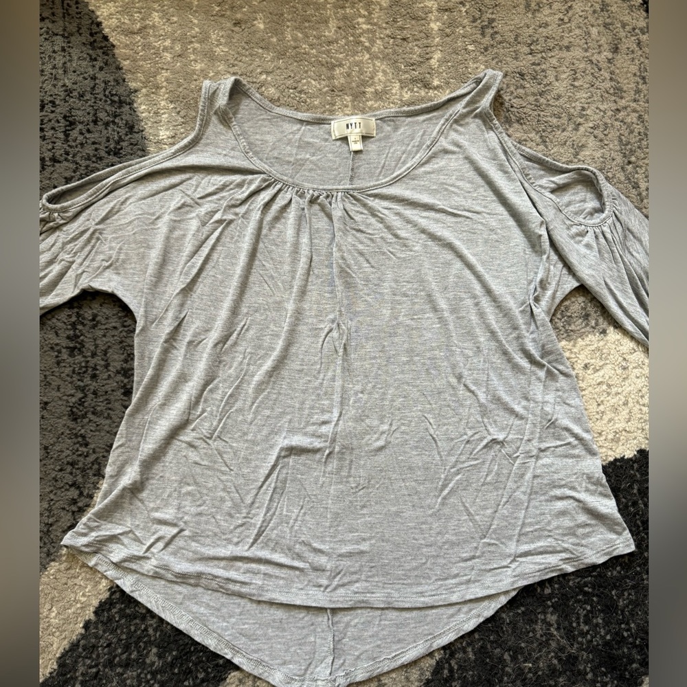 Nytt cold shoulder top